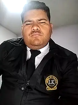 Snapshot of oscarshow24 chatting on 03/01/25, 04:15 oscarshow24 online show from 03/01/25, 04:15