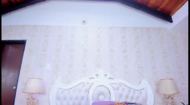 Snapshot of TianahGlow chatting on 02/27/25, 12:03 TianahGlow online show from 02/27/25, 12:03