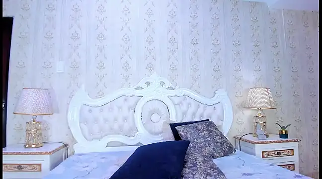 Snapshot of TianahGlow chatting on 03/10/25, 11:49 TianahGlow online show from 03/10/25, 11:49