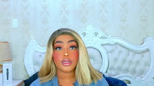 TianahGlow online show from 11/22/25, 09:02