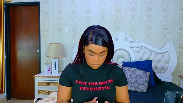 TianahGlow online show from 11/19/25, 08:31