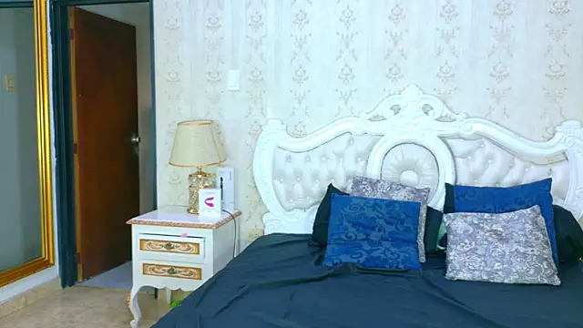 TianahGlow online show from 10/31/25, 09:00