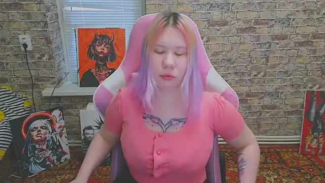 Little kitsune1707 online show from 12/20/25, 09:01