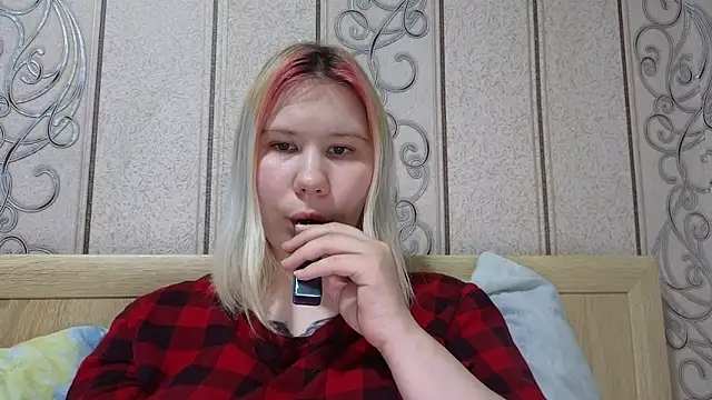 Little kitsune1707 online show from 11/25/25, 12:05