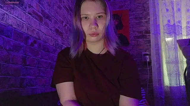 Little kitsune1707 online show from 09/27/25, 08:42