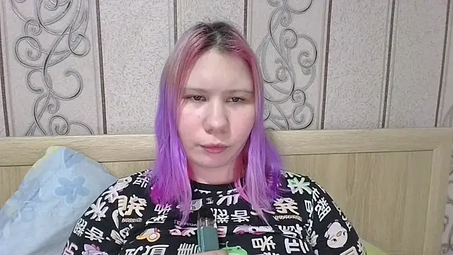 Little kitsune1707 online show from 12/04/25, 09:30