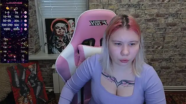 Little kitsune1707 online show from 11/23/25, 07:18