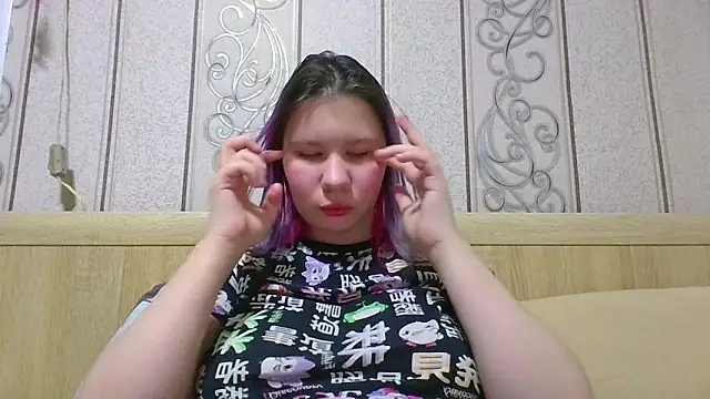 Little kitsune1707 online show from 09/24/25, 05:52