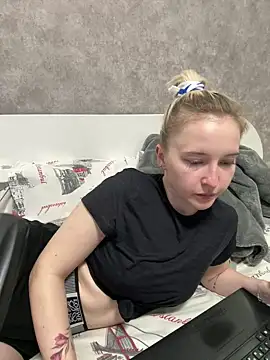 Leya Flores online show from 02/19/25, 12:33