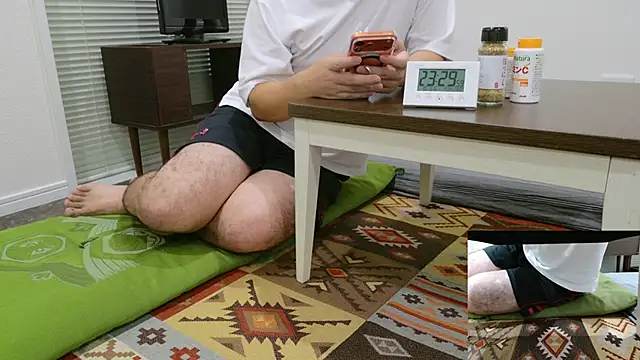 Snapshot of YARASERO-kun chatting on 10/05/25, 02:30 YARASERO-kun online show from 10/05/25, 02:30