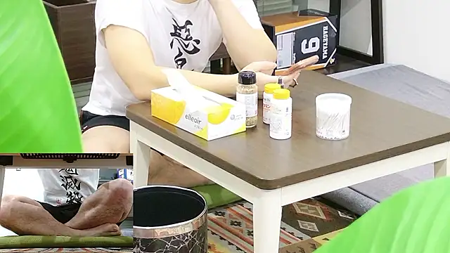 Snapshot of YARASERO-kun chatting on 02/28/26, 12:05 YARASERO-kun online show from 02/28/26, 12:05