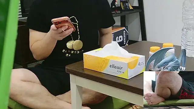 Snapshot of YARASERO-kun chatting on 02/20/26, 11:01 YARASERO-kun online show from 02/20/26, 11:01