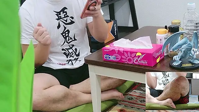 Snapshot of YARASERO-kun chatting on 12/21/25, 06:04 YARASERO-kun online show from 12/21/25, 06:04