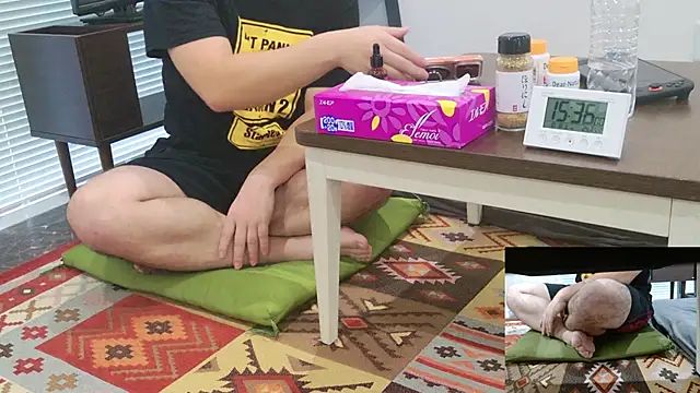 Snapshot of YARASERO-kun chatting on 10/18/25, 06:37 YARASERO-kun online show from 10/18/25, 06:37