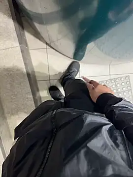 Snapshot of YARASERO-kun chatting on 02/12/25, 09:10 YARASERO-kun online show from 02/12/25, 09:10