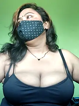 Snapshot of rani130 chatting on 10/28/25, 01:17 rani130 online show from 10/28/25, 01:17