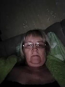 Snapshot of Violet5364 chatting on 11/26/25, 08:42 Violet5364 online show from 11/26/25, 08:42