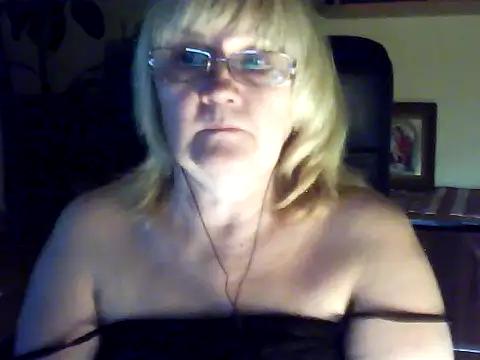 Snapshot of Violet5364 chatting on 11/23/25, 05:56 Violet5364 online show from 11/23/25, 05:56