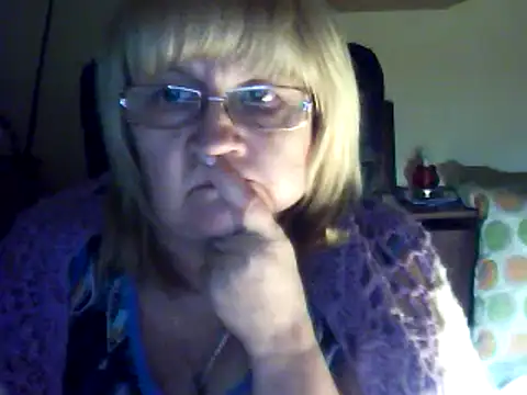 Snapshot of Violet5364 chatting on 03/03/25, 07:49 Violet5364 online show from 03/03/25, 07:49