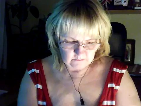 Snapshot of Violet5364 chatting on 11/21/25, 09:36 Violet5364 online show from 11/21/25, 09:36