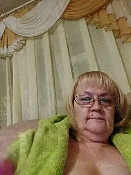 Snapshot of Violet5364 chatting on 12/18/25, 09:40 Violet5364 online show from 12/18/25, 09:40