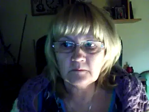Snapshot of Violet5364 chatting on 03/03/25, 04:36 Violet5364 online show from 03/03/25, 04:36