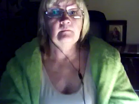 Snapshot of Violet5364 chatting on 11/06/25, 09:08 Violet5364 online show from 11/06/25, 09:08