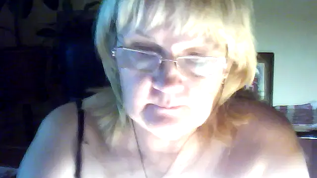Snapshot of Violet5364 chatting on 11/13/25, 08:35 Violet5364 online show from 11/13/25, 08:35