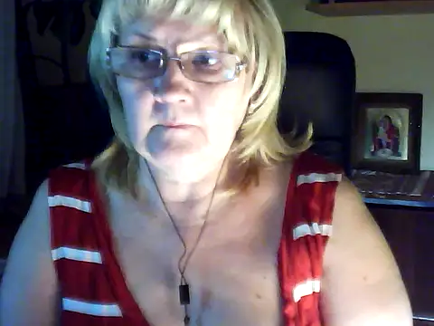 Snapshot of Violet5364 chatting on 11/22/25, 07:24 Violet5364 online show from 11/22/25, 07:24