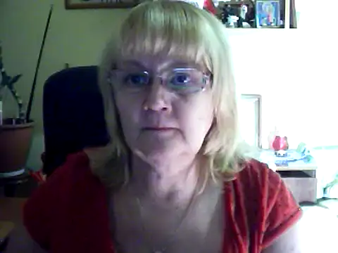 Snapshot of Violet5364 chatting on 02/18/25, 03:52 Violet5364 online show from 02/18/25, 03:52
