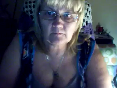 Snapshot of Violet5364 chatting on 03/15/25, 08:32 Violet5364 online show from 03/15/25, 08:32
