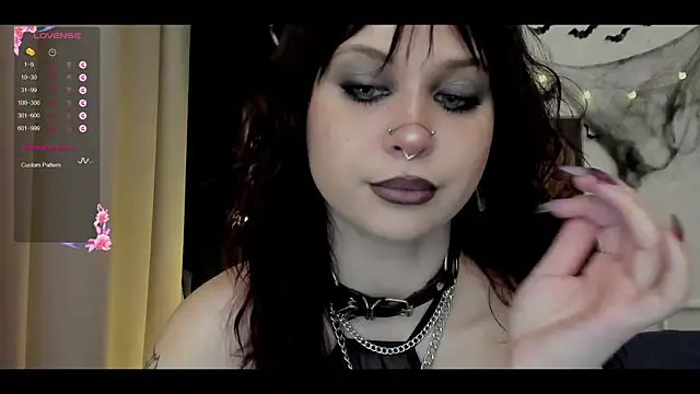 marynixoxo online show from 10/31/25, 09:28