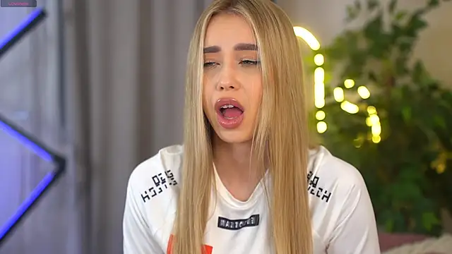  Spring Day  online show from 04/05/26, 08:21