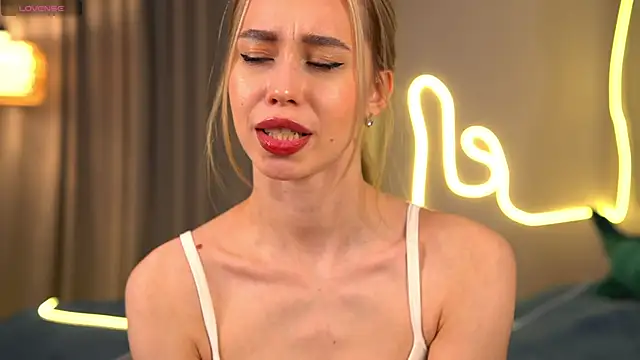 Snapshot of _Spring_Day_ chatting on 11/09/25, 08:29 Spring Day online show from 11/09/25, 08:29