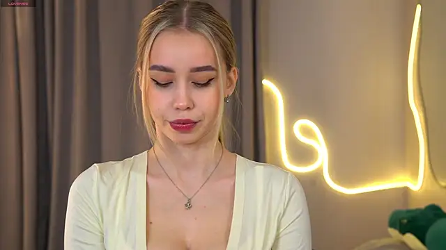 Snapshot of _Spring_Day_ chatting on 10/27/25, 08:26 Spring Day online show from 10/27/25, 08:26