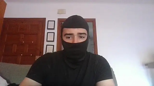 Snapshot of ESCOMOFUC chatting on 02/14/25, 11:21 ESCOMOFUC online show from 02/14/25, 11:21