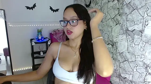 Emilybateee online show from 10/15/25, 04:15