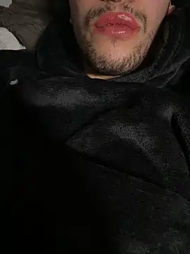 yaxxx03 online show from 12/04/25, 07:02