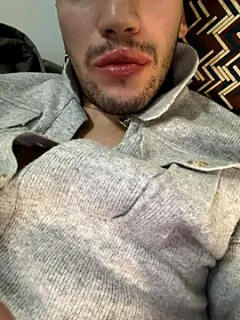 yaxxx03 online show from 11/28/25, 07:47