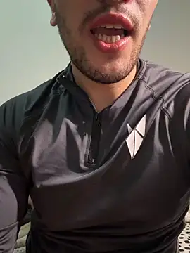 yaxxx03 online show from 12/15/25, 07:20