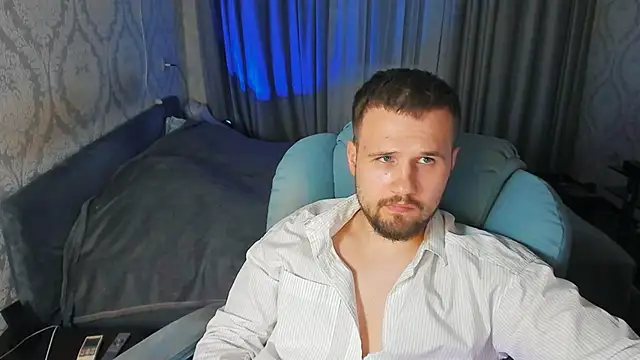 Snapshot of Vladik_b chatting on 05/22/26, 07:01 Vladik b online show from 05/22/26, 07:01
