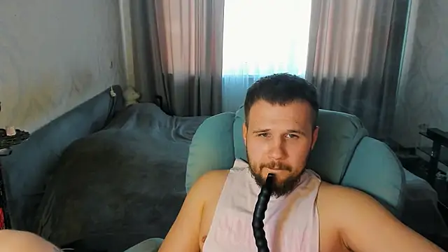 Snapshot of Vladik_b chatting on 06/19/26, 05:30 Vladik b online show from 06/19/26, 05:30