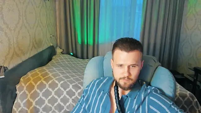 Snapshot of Vladik_b chatting on 04/25/26, 05:21 Vladik b online show from 04/25/26, 05:21