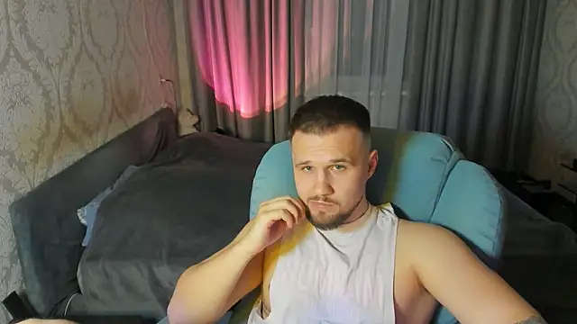Snapshot of Vladik_b chatting on 05/28/26, 06:47 Vladik b online show from 05/28/26, 06:47