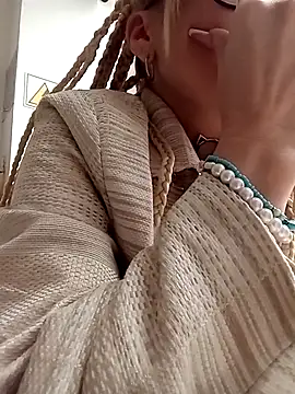 CandieGilson   online show from 12/02/25, 12:40