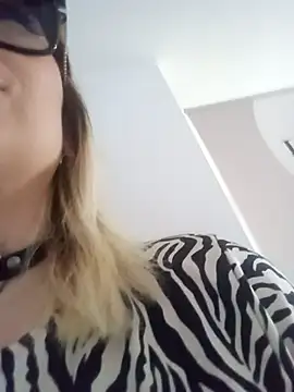 CandieGilson   online show from 11/22/25, 12:15