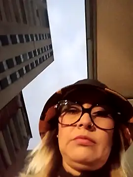 CandieGilson   online show from 11/18/25, 10:40