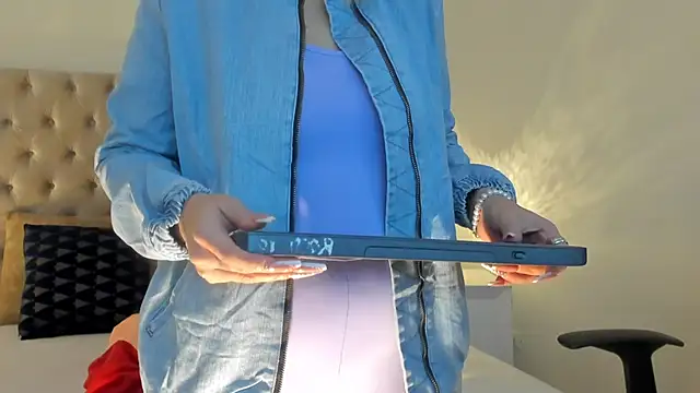 CandieGilson   online show from 12/18/25, 01:04