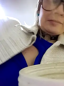 CandieGilson   online show from 10/17/25, 11:01