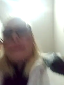 CandieGilson   online show from 12/16/25, 10:30